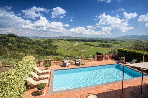 Bellissima villa in stile Toscano con parco e piscina con suggestiva vista panoramica in vendita a Peccioli
