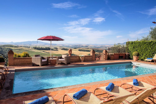 Bellissima villa in stile Toscano con parco e piscina con suggestiva vista panoramica in vendita a Peccioli