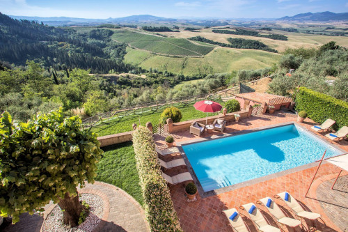 Bellissima villa in stile Toscano con parco e piscina con suggestiva vista panoramica in vendita a Peccioli