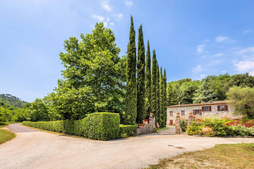Stupenda tenuta con parco piscina campo da tennis  sulle colline Lucchesi in vendita a Lucca