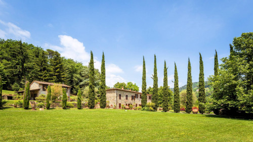 Stupenda tenuta con parco piscina campo da tennis  sulle colline Lucchesi in vendita a Lucca