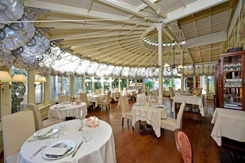 Bellissima struttura turistico ricettiva con ristorante  parco e piscina in vendita a Lucca