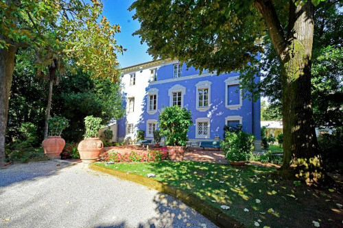 Bellissima struttura turistico ricettiva con ristorante  parco e piscina in vendita a Lucca