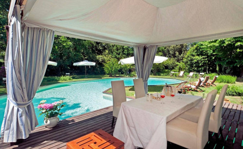 Bellissima struttura turistico ricettiva con ristorante  parco e piscina in vendita a Lucca