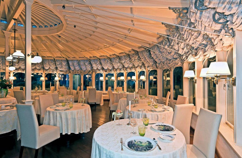 Bellissima struttura turistico ricettiva con ristorante  parco e piscina in vendita a Lucca