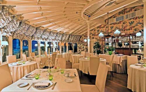 Bellissima struttura turistico ricettiva con ristorante  parco e piscina in vendita a Lucca