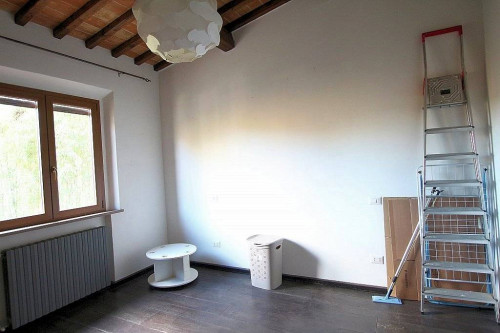 Porzione terratetto di casale con ampio giardino esclusivo in vendita a Volterra
