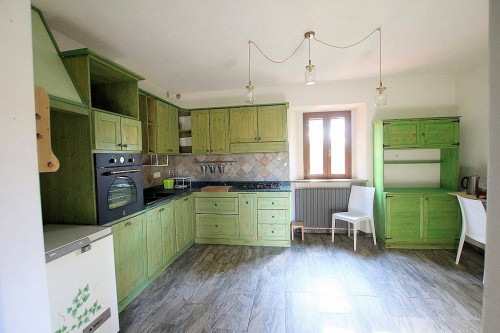 Porzione terratetto di casale con ampio giardino esclusivo in vendita a Volterra