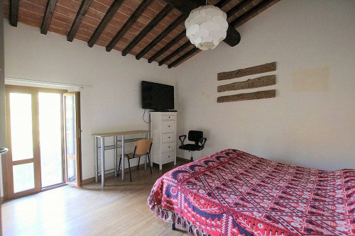 Porzione terratetto di casale con ampio giardino esclusivo in vendita a Volterra