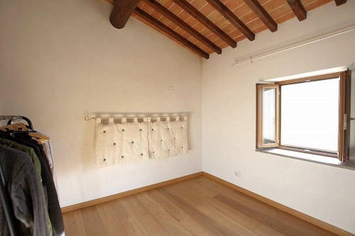 Porzione terratetto di casale con ampio giardino esclusivo in vendita a Volterra