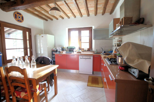 Porzione terratetto di casale con ampio giardino esclusivo in vendita a Volterra