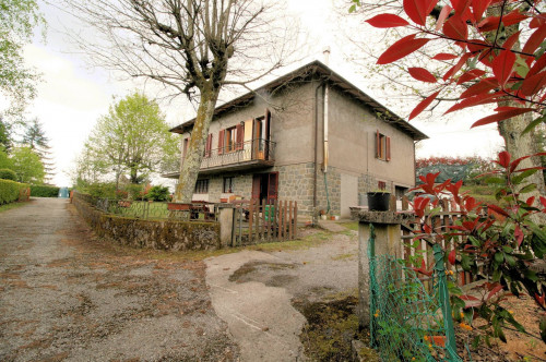 Villa singola con ampio giardino e vista panoramica in vendita a Marliana