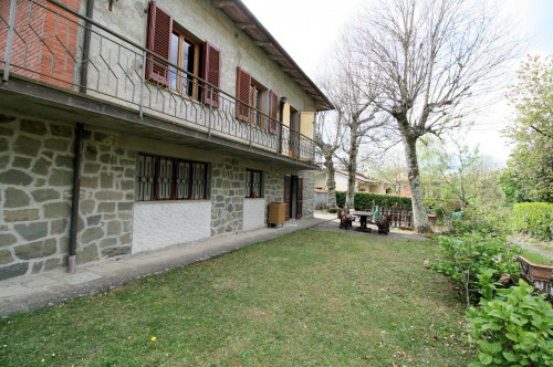 Villa singola con ampio giardino e vista panoramica in vendita a Marliana