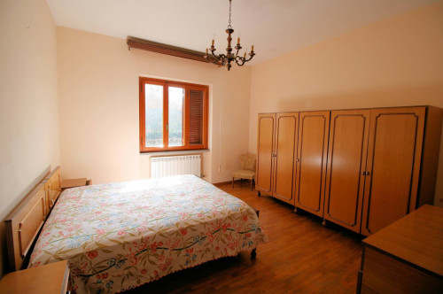 Villa singola con ampio giardino e vista panoramica in vendita a Marliana