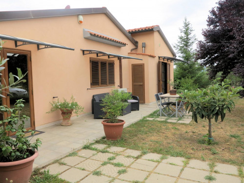 Casale di ampia superficie in posizione dominante in vendita a Massa Marittima
