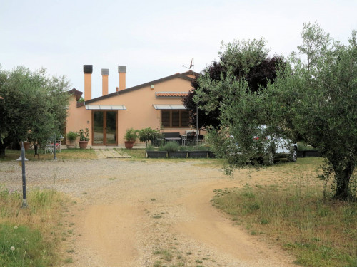 Casale di ampia superficie in posizione dominante in vendita a Massa Marittima