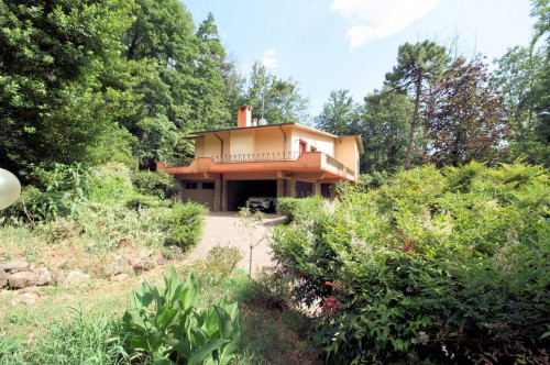 Villa unifamiliare di ampia superficie con giardino in vendita a Montemurlo