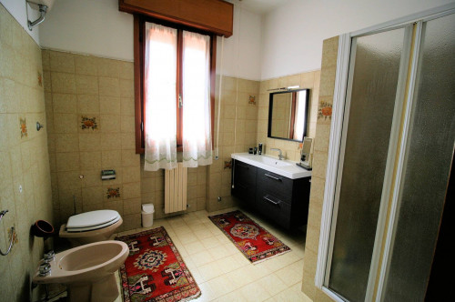 Villa unifamiliare di ampia superficie con giardino in vendita a Montemurlo