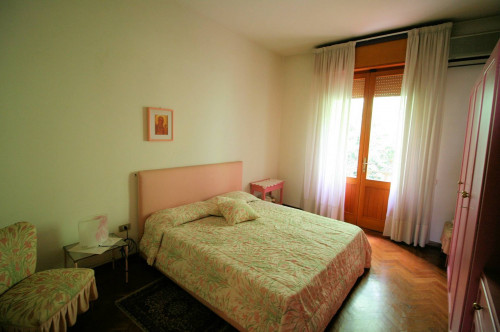 Villa unifamiliare di ampia superficie con giardino in vendita a Montemurlo