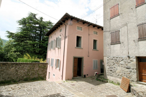 Appartamento completamente ristrutturato disposto su due livelli con entrata indipendente in vendita a Abetone Cutigliano