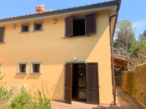 Villetta di nuova costruzione libera su tre lati con vista mare in vendita a Castiglione della Pescaia
