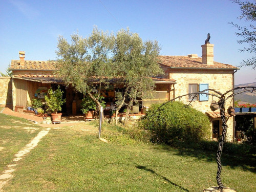 Azienda agricola in posizione panoramica in vendita a Radicondoli