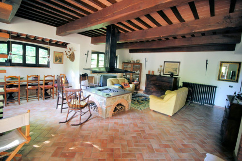 Rustico in stile Toscano con dependances  immerso nel bosco in vendita a Montieri