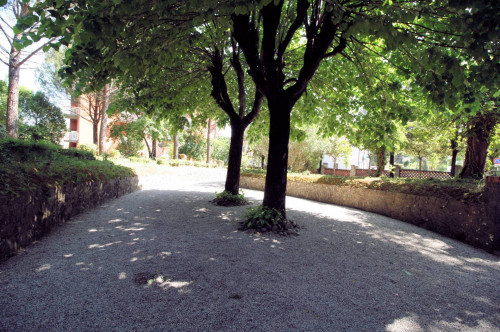Villa in stile liberty con ampio giardino in vendita a Altopascio