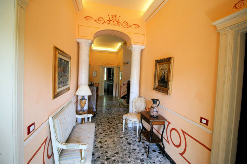Villa in stile liberty con ampio giardino in vendita a Altopascio