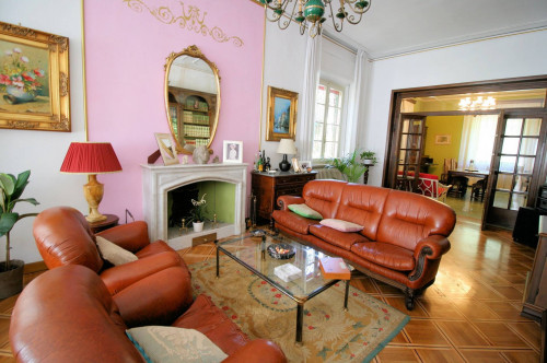 Villa in stile liberty con ampio giardino in vendita a Altopascio