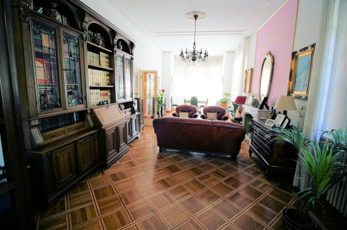 Villa in stile liberty con ampio giardino in vendita a Altopascio