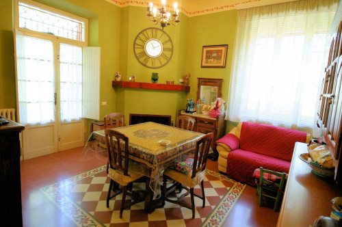 Villa in stile liberty con ampio giardino in vendita a Altopascio