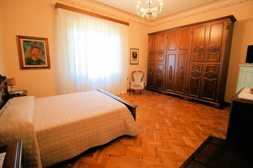 Villa in stile liberty con ampio giardino in vendita a Altopascio