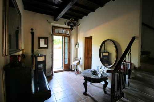 Rustico in stile Toscano con giardino e vista panoramica in vendita a Roccastrada