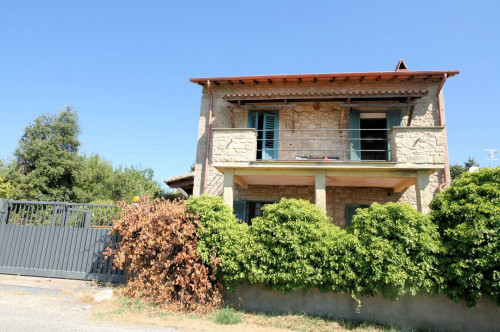 Rustico in stile Toscano con giardino e vista panoramica in vendita a Roccastrada