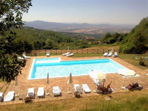 Residence in stile rustico Toscano con piscina e vista panoramica in vendita a Roccastrada