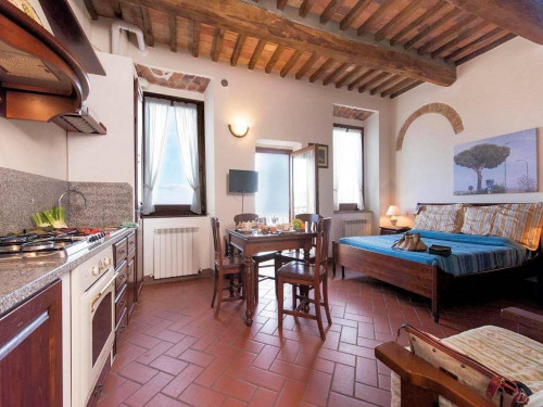 Residence in stile rustico Toscano con piscina e vista panoramica in vendita a Roccastrada