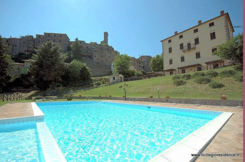 Residence in stile rustico Toscano con piscina e vista panoramica in vendita a Roccastrada