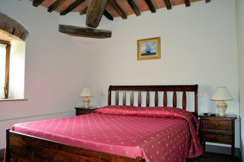 Residence in stile rustico Toscano con piscina e vista panoramica in vendita a Roccastrada