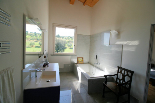 Podere con ampio terreno e piscina in vendita a Massa Marittima