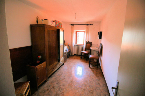 Bel terratetto ex turistico ricettivo con ampio giardino in vendita a Abetone Cutigliano