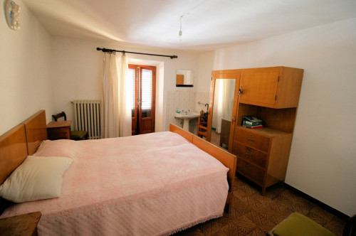 Bel terratetto ex turistico ricettivo con ampio giardino in vendita a Abetone Cutigliano