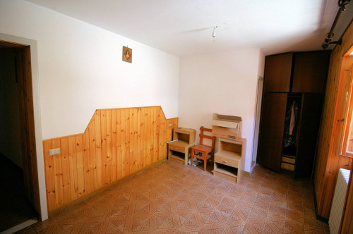Bel terratetto ex turistico ricettivo con ampio giardino in vendita a Abetone Cutigliano
