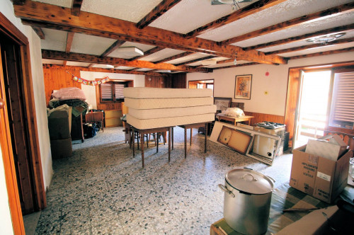 Bel terratetto ex turistico ricettivo con ampio giardino in vendita a Abetone Cutigliano