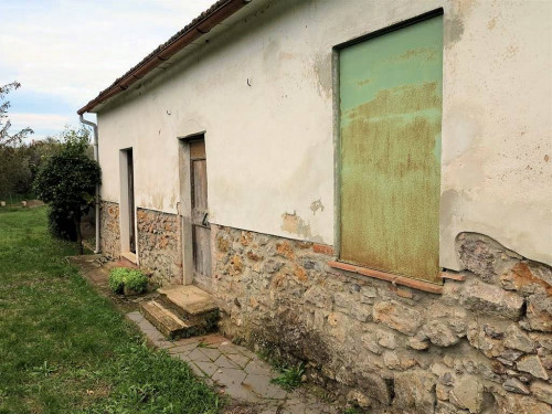 Annesso agricolo da ristrutturare in splendida posizione in vendita a Gavorrano