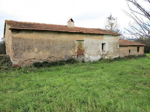 Annesso agricolo da ristrutturare in splendida posizione in vendita a Gavorrano
