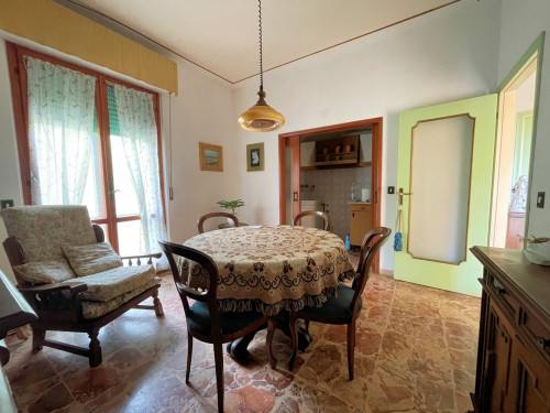 Appartamento al piano primo con giardino in vendita a Volterra