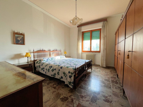 Appartamento al piano primo con giardino in vendita a Volterra