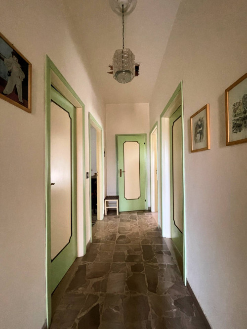 Appartamento al piano primo con giardino in vendita a Volterra