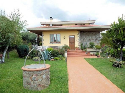 villa di ampia superficie con giardino in vendita a Loro Ciuffenna